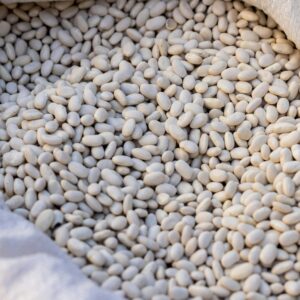 Photo by Engin Akyurt: https://www.pexels.com/photo/raw-navy-beans-photo-10111852/